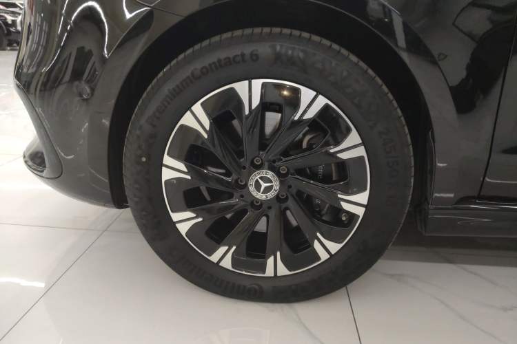 Used Mercedes-Benz V-Class 2024 V 300 Prestige Edition Left Front Wheel Hub