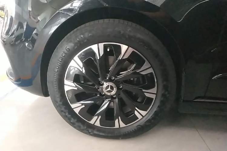 Used Mercedes-Benz V-Class 2024 V 300 Prestige Edition Left Front Wheel Hub