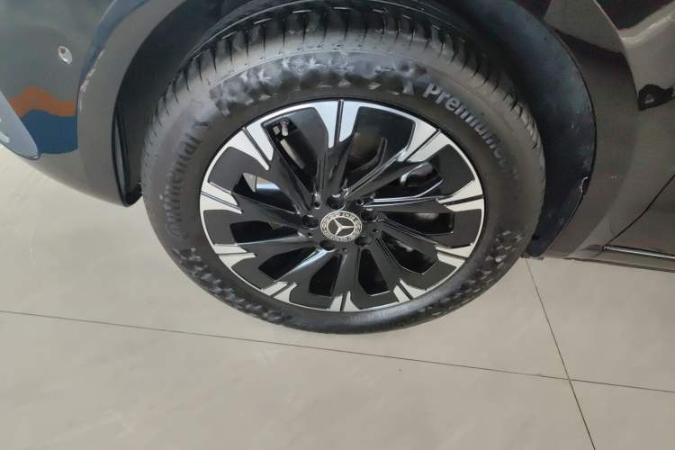 Used Mercedes-Benz V-Class 2024 V 300 Pilot Edition Left Front Wheel Hub