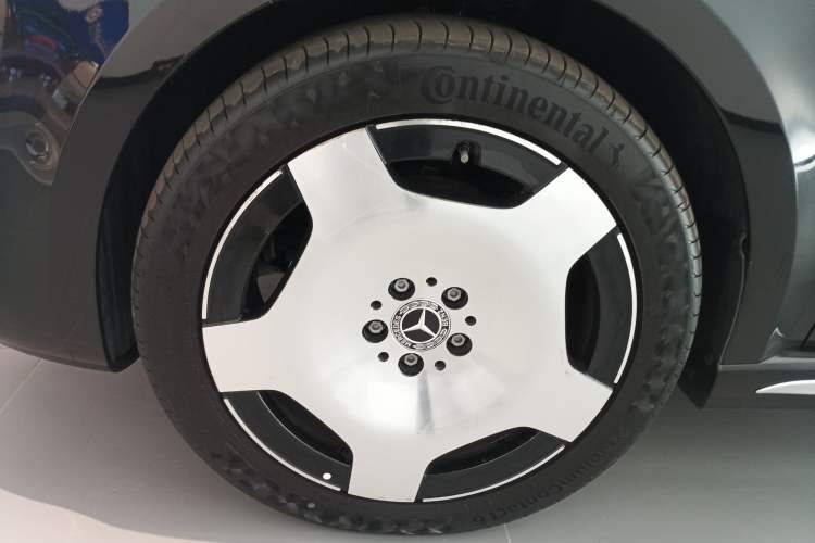 Used Mercedes-Benz V-Class 2024 V 300 L Long Wheelbase Luxury Edition Left Front Wheel Hub