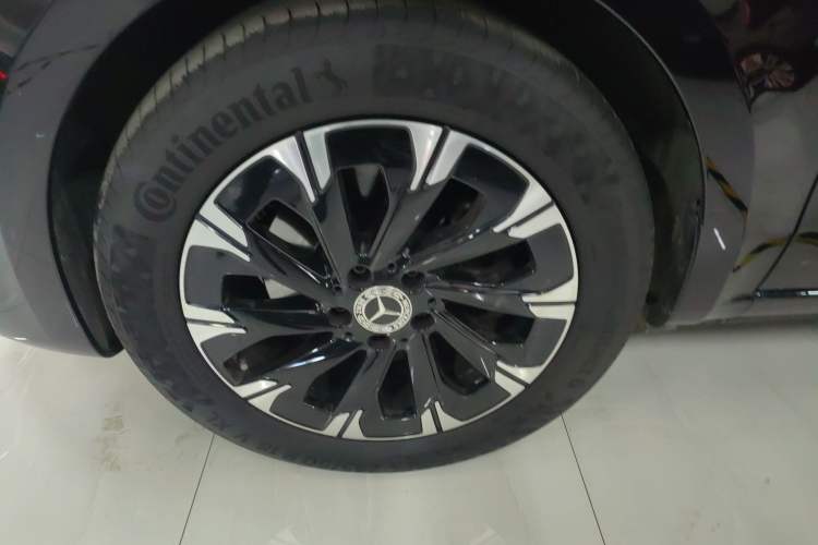 Used Mercedes-Benz V-Class 2024 V 300 Pilot Edition Left Front Wheel Hub