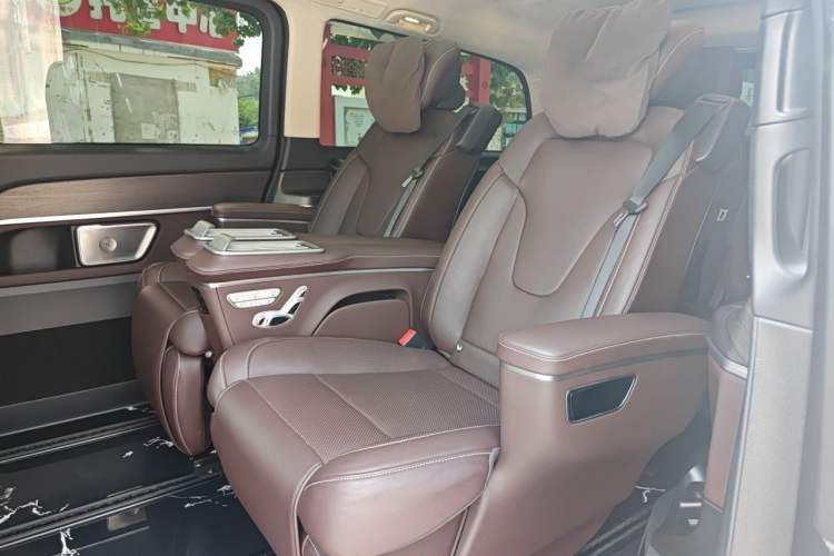 Used Mercedes-Benz V-Class 2024 V 300 L Long Wheelbase Luxury Edition Left Rear Seat