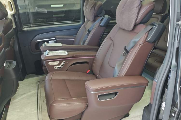 Used Mercedes-Benz V-Class 2024 V 300 L Long Wheelbase Luxury Edition Left Rear Seat
