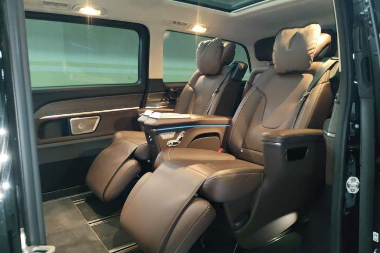Used Mercedes-Benz V-Class 2024 V 300 L Long Wheelbase Luxury Edition Left Rear Seat