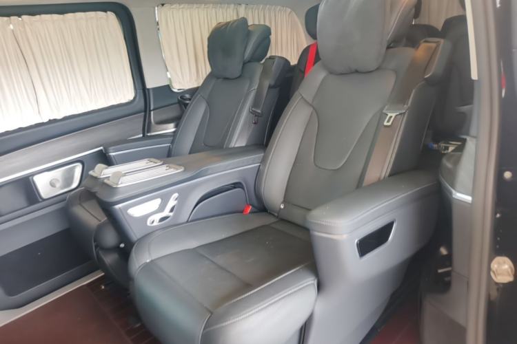 Used Mercedes-Benz V-Class 2024 V 300 L Long Wheelbase Luxury Edition Left Rear Seat