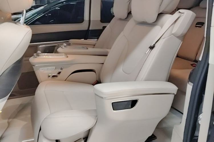 Used Mercedes-Benz V-Class 2024 V 300 L Long Wheelbase Luxury Edition Left Rear Seat