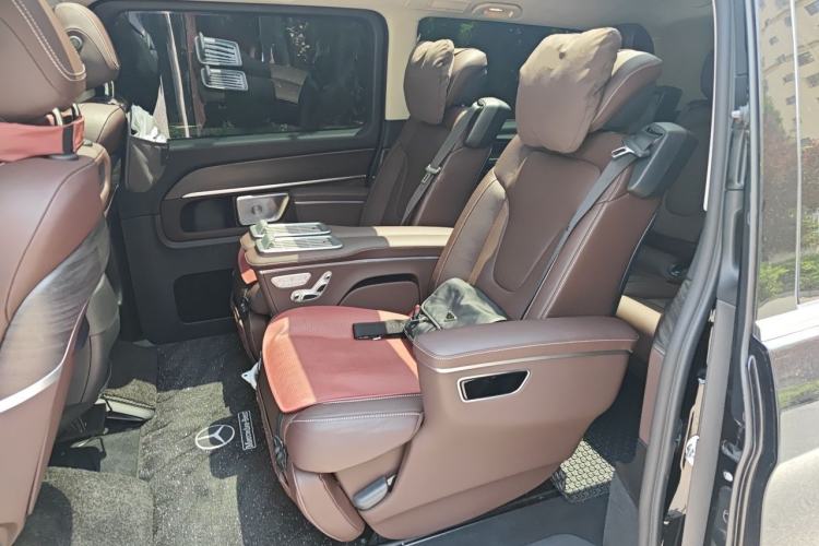 Used Mercedes-Benz V-Class 2024 V 300 L Long Wheelbase Luxury Edition Left Rear Seat