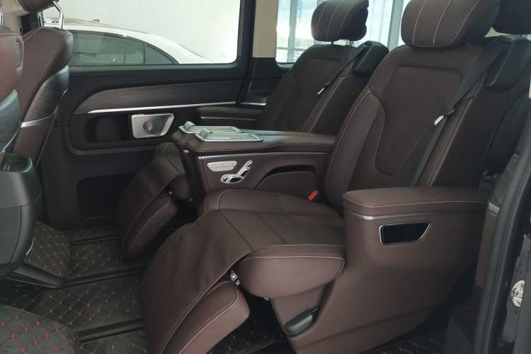 Used Mercedes-Benz V-Class 2024 V 300 L Long Wheelbase Luxury Edition Left Rear Seat