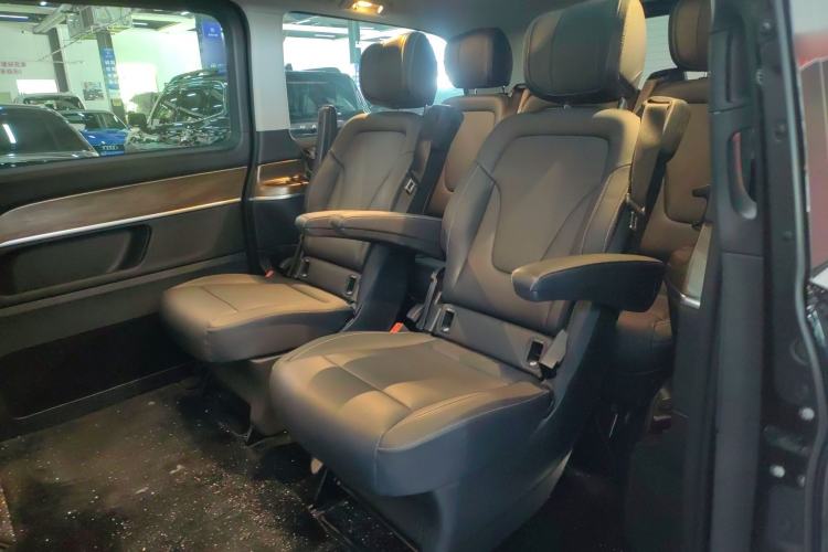 Used Mercedes-Benz V-Class 2024 V 300 Pilot Edition Left Rear Seat