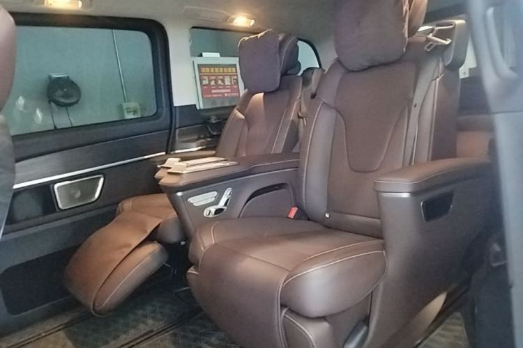 Used Mercedes-Benz V-Class 2024 V 300 L Long Wheelbase Luxury Edition Left Rear Seat