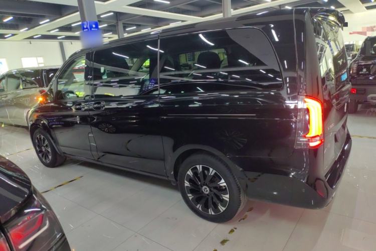 Used Mercedes-Benz V-Class 2024 V 300 Pilot Edition Left Side