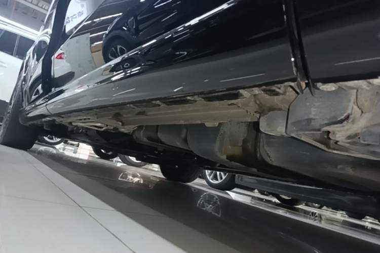 Used Mercedes-Benz V-Class 2024 V 300 Prestige Edition Left Side Sill