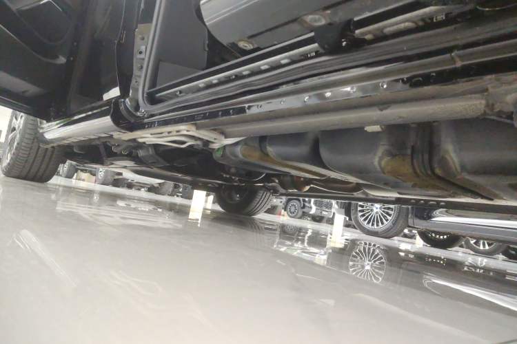 Used Mercedes-Benz V-Class 2024 V 300 Prestige Edition Left Side Sill