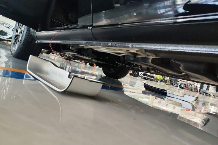 Used Mercedes-Benz V-Class 2024 V 300 Pilot Edition Left Side Sill