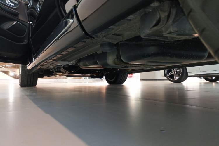 Used Mercedes-Benz V-Class 2024 V 300 L Long Wheelbase Luxury Edition Left Side Sill