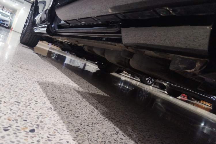 Used Mercedes-Benz V-Class 2024 V 300 L Long Wheelbase Prestige Edition Left Side Sill