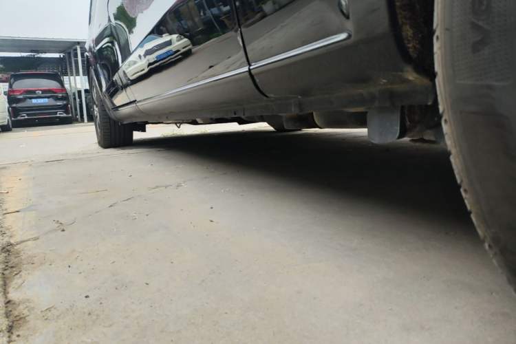 Used Mercedes-Benz V-Class 2024 V 300 L Long Wheelbase Prestige Edition Left Side Sill