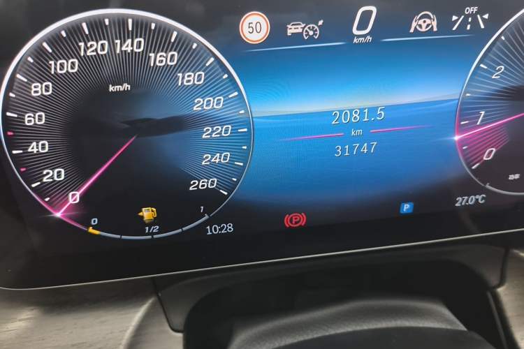 Used Mercedes-Benz V-Class 2024 V 300 L Long Wheelbase Luxury Edition Odometer Close Up