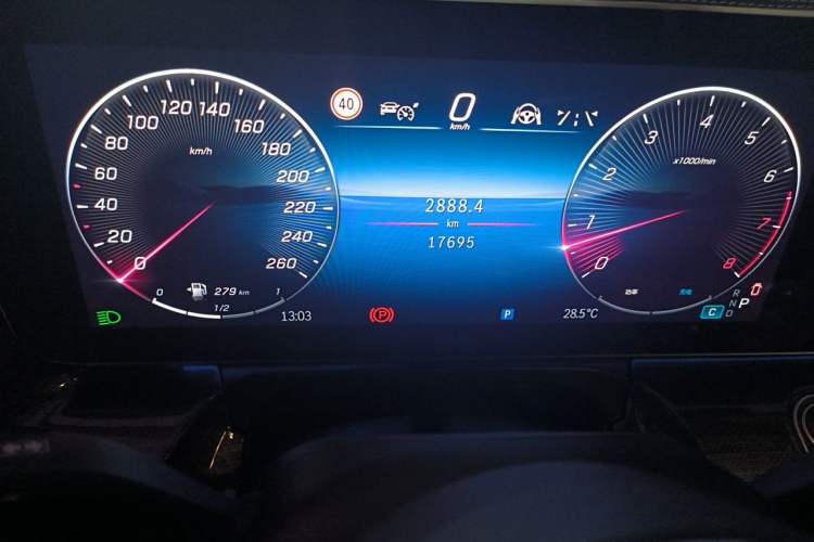 Used Mercedes-Benz V-Class 2024 V 300 L Long Wheelbase Luxury Edition Odometer Close Up