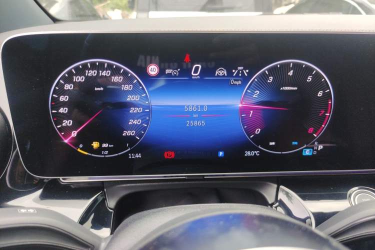 Used Mercedes-Benz V-Class 2024 V 300 L Long Wheelbase Luxury Edition Odometer Close Up
