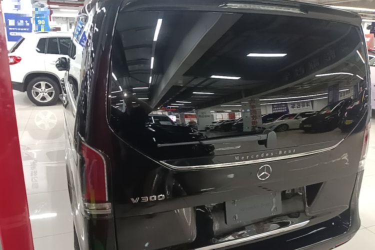 Used Mercedes-Benz V-Class 2024 V 300 Prestige Edition Rear Left 45 Deg