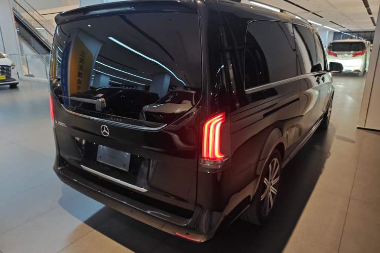 Used Mercedes-Benz V-Class 2024 V 300 L Long Wheelbase Prestige Edition Rear Right 45 Deg