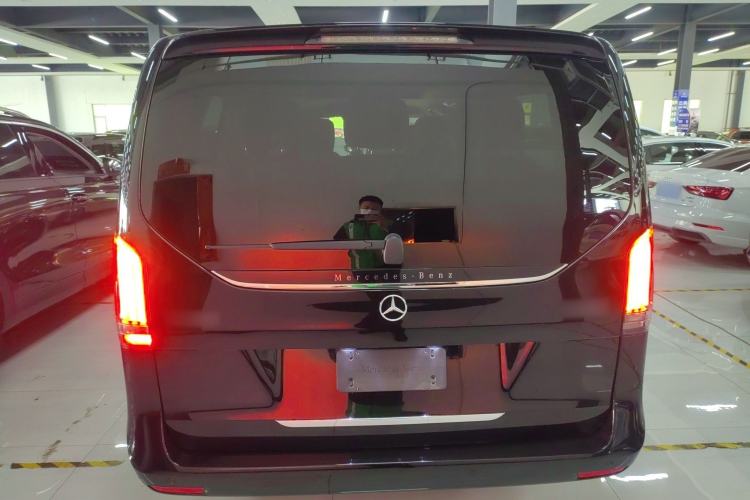 Used Mercedes-Benz V-Class 2024 V 300 Pilot Edition Rear