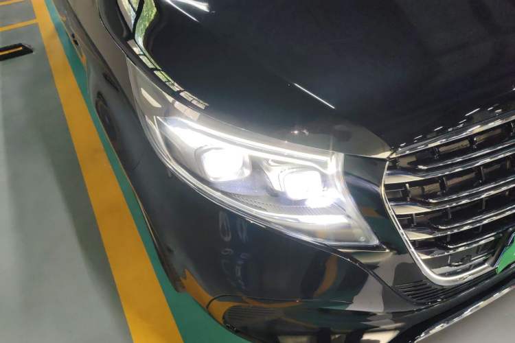 Used Mercedes-Benz V-Class 2024 V 300 L Long Wheelbase Luxury Edition Right Front Headlight