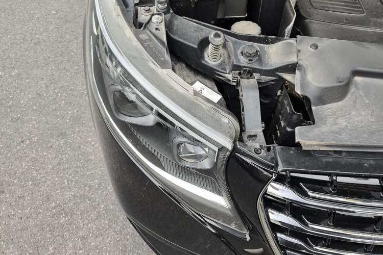 Used Mercedes-Benz V-Class 2024 V 300 L Long Wheelbase Luxury Edition Right Front Headlight