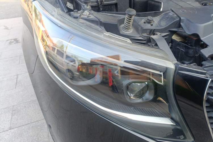 Used Mercedes-Benz V-Class 2024 V 300 Pilot Edition Right Front Headlight