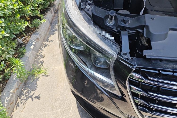 Used Mercedes-Benz V-Class 2024 V 300 L Long Wheelbase Luxury Edition Right Front Headlight