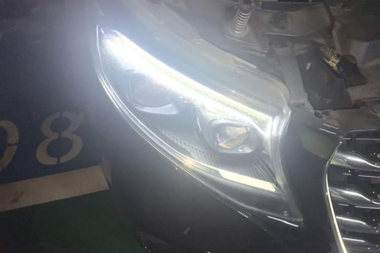 Used Mercedes-Benz V-Class 2024 V 300 L Long Wheelbase Luxury Edition Right Front Headlight
