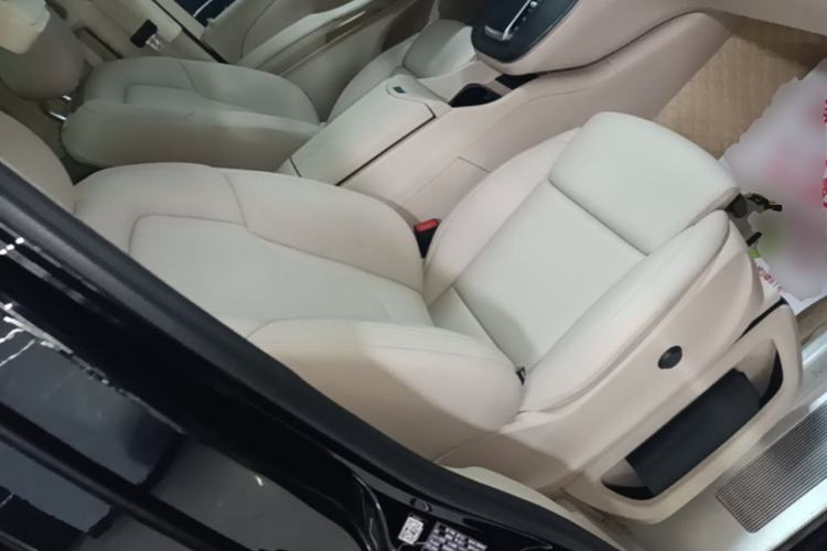 Used Mercedes-Benz V-Class 2024 V 300 Prestige Edition Right Front Seat