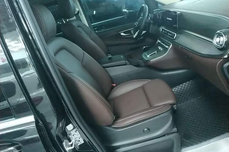 Used Mercedes-Benz V-Class 2024 V 300 Prestige Edition Right Front Seat