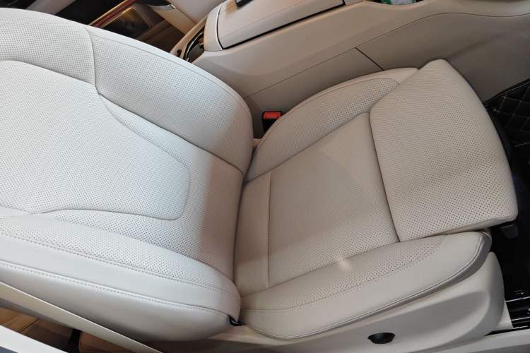 Used Mercedes-Benz V-Class 2024 V 300 L Long Wheelbase Prestige Edition Right Front Seat