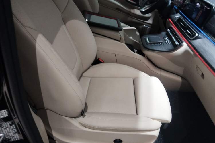 Used Mercedes-Benz V-Class 2024 V 300 L Long Wheelbase Prestige Edition Right Front Seat