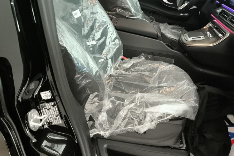 Used Mercedes-Benz V-Class 2024 V 300 Pilot Edition Right Front Seat