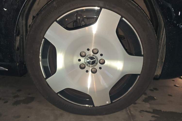 Used Mercedes-Benz V-Class 2024 V 300 L Long Wheelbase Luxury Edition Right Front Wheel Hub