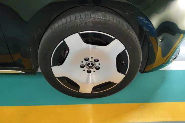 Used Mercedes-Benz V-Class 2024 V 300 L Long Wheelbase Luxury Edition Right Front Wheel Hub