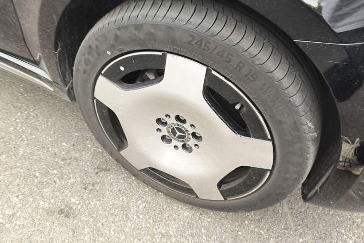 Used Mercedes-Benz V-Class 2024 V 300 L Long Wheelbase Luxury Edition Right Front Wheel Hub