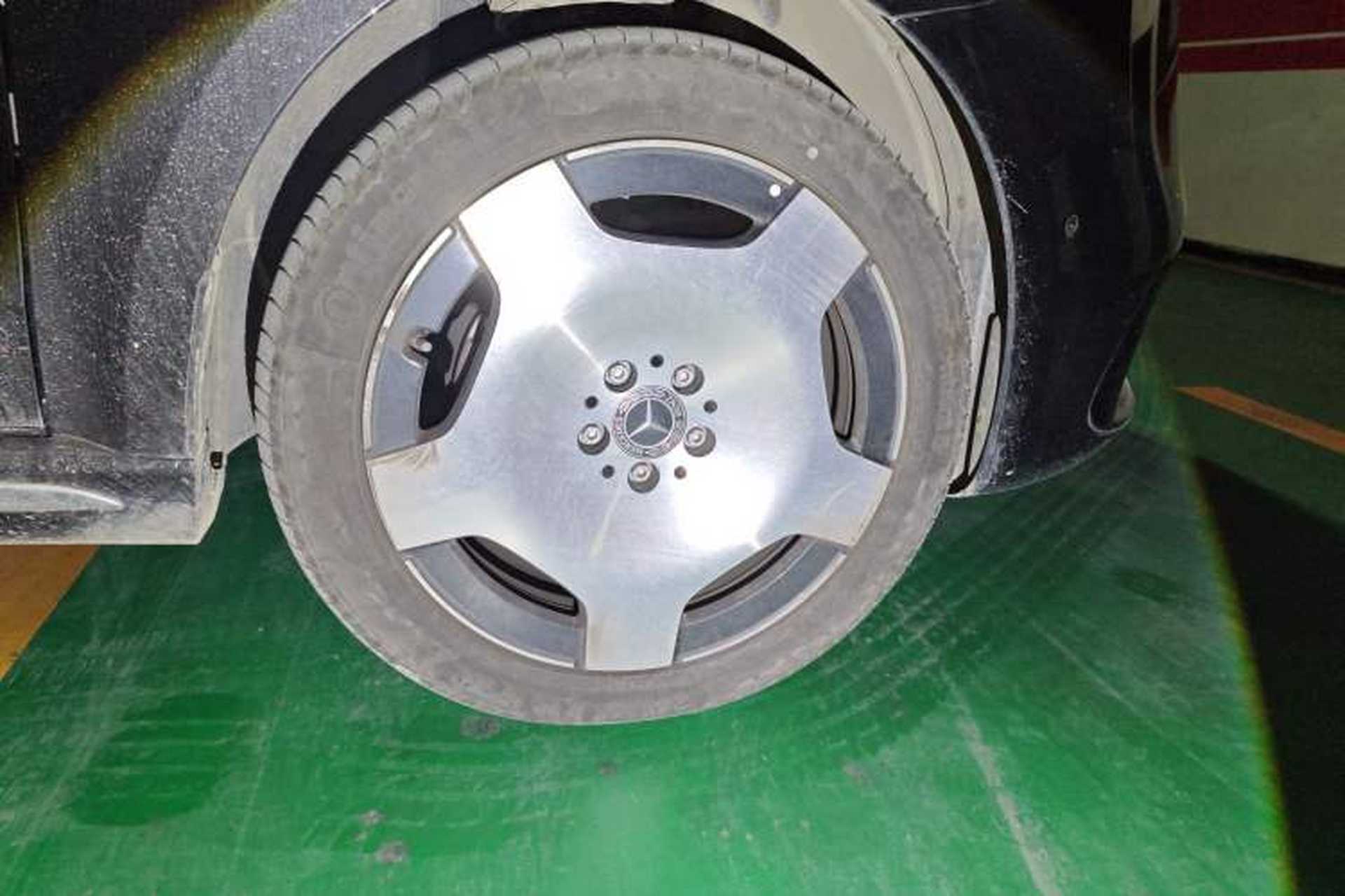 Used Mercedes-Benz V-Class 2024 V 300 L Long Wheelbase Luxury Edition Right Front Wheel Hub