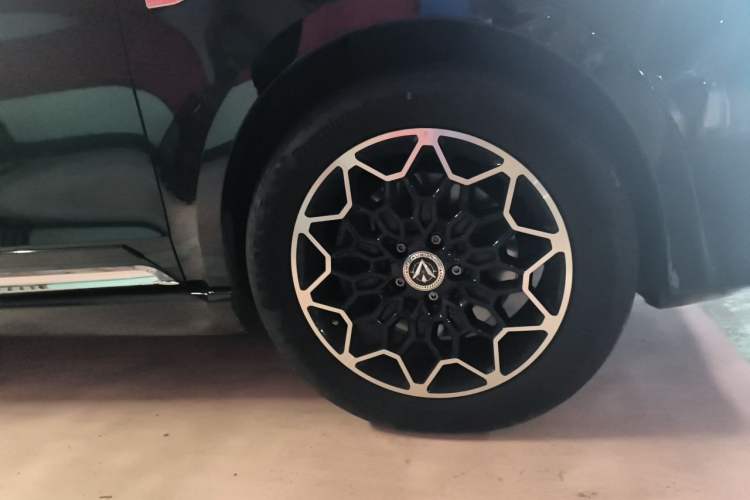 Used Mercedes-Benz V-Class 2024 V 300 L Long Wheelbase Luxury Edition Right Front Wheel Hub