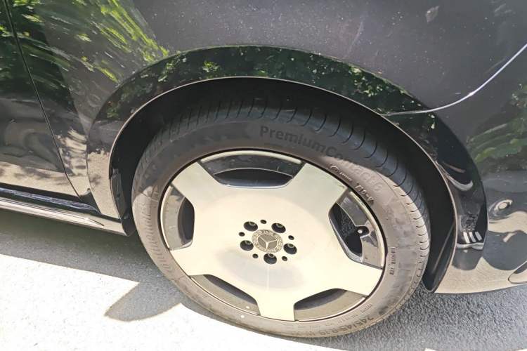 Used Mercedes-Benz V-Class 2024 V 300 L Long Wheelbase Luxury Edition Right Front Wheel Hub