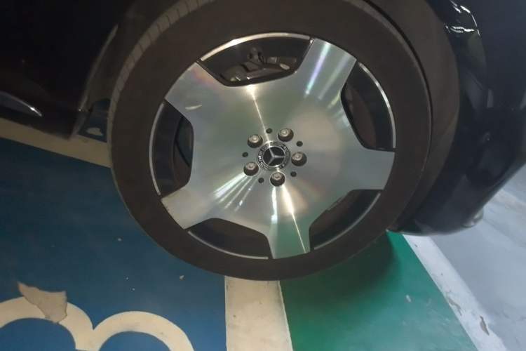 Used Mercedes-Benz V-Class 2024 V 300 L Long Wheelbase Luxury Edition Right Front Wheel Hub