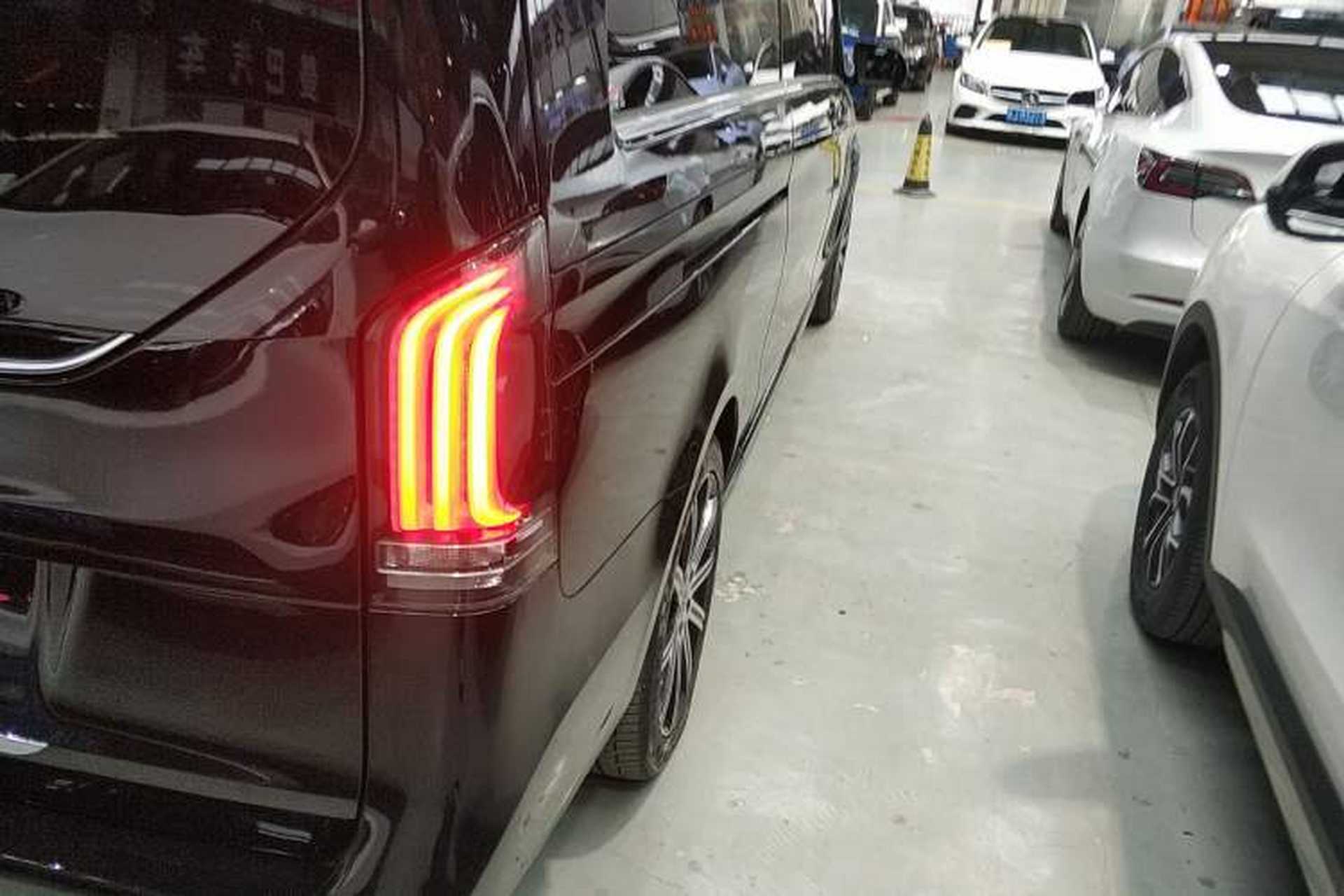 Used Mercedes-Benz V-Class 2024 V 300 L Long Wheelbase Prestige Edition Right Rear Taillight
