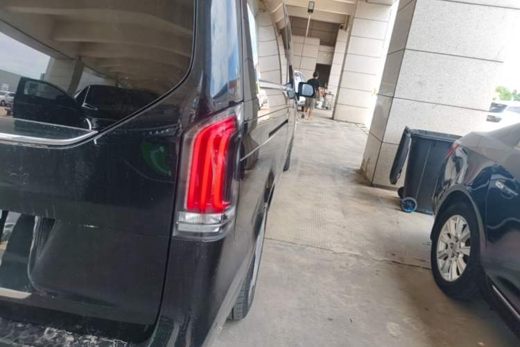 Used Mercedes-Benz V-Class 2024 V 300 L Long Wheelbase Luxury Edition Right Rear Taillight