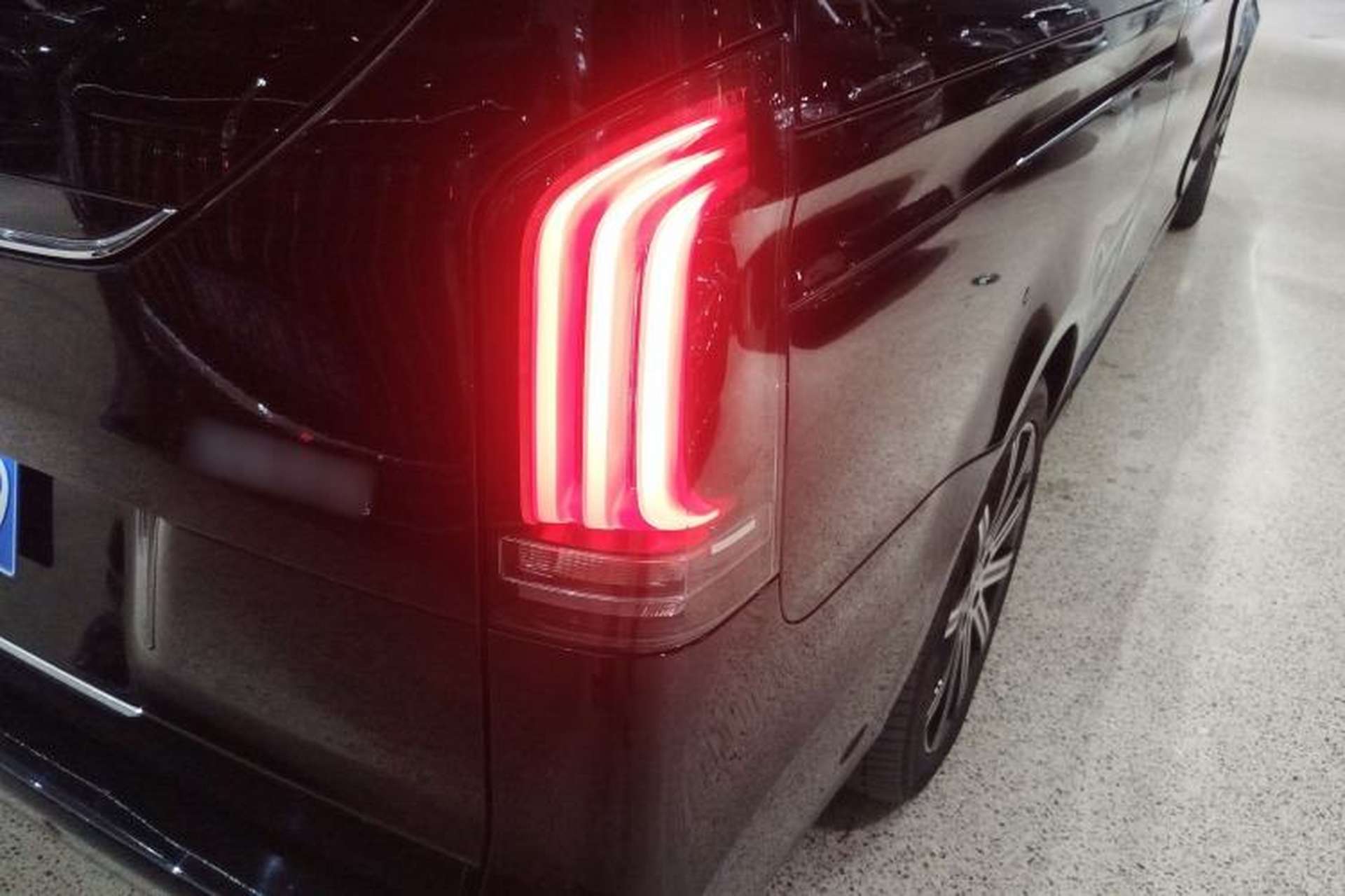 Used Mercedes-Benz V-Class 2024 V 300 L Long Wheelbase Prestige Edition Right Rear Taillight