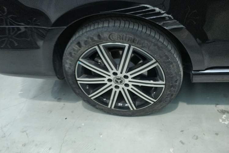 Used Mercedes-Benz V-Class 2024 V 300 L Long Wheelbase Prestige Edition Right Rear Wheel Hub