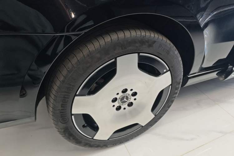 Used Mercedes-Benz V-Class 2024 V 300 L Long Wheelbase Luxury Edition Right Rear Wheel Hub