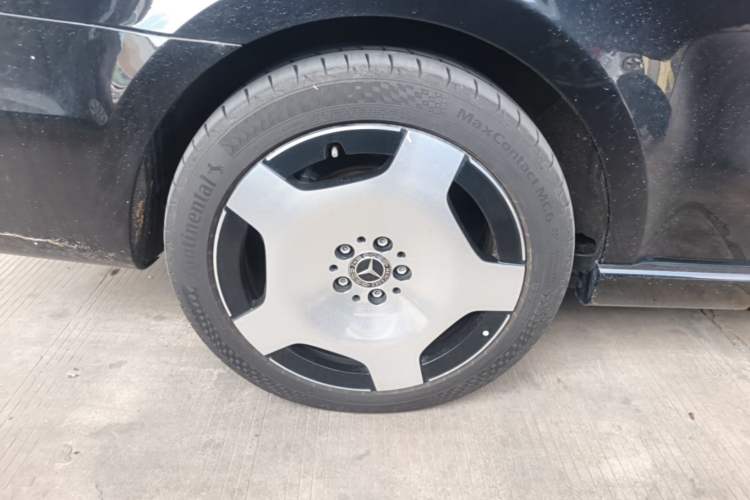 Used Mercedes-Benz V-Class 2024 V 300 L Long Wheelbase Luxury Edition Right Rear Wheel Hub